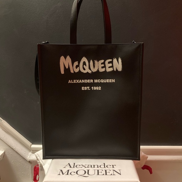 ALEXANDER McQUEEN Graffiti Edge Tote in Black/Off White - Picture 5 of 11